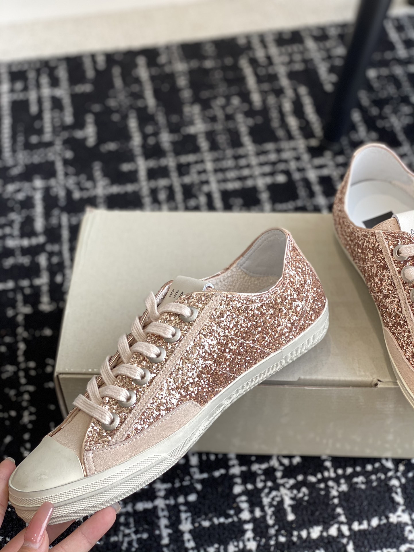 ua g01den G003e v-star sneaker