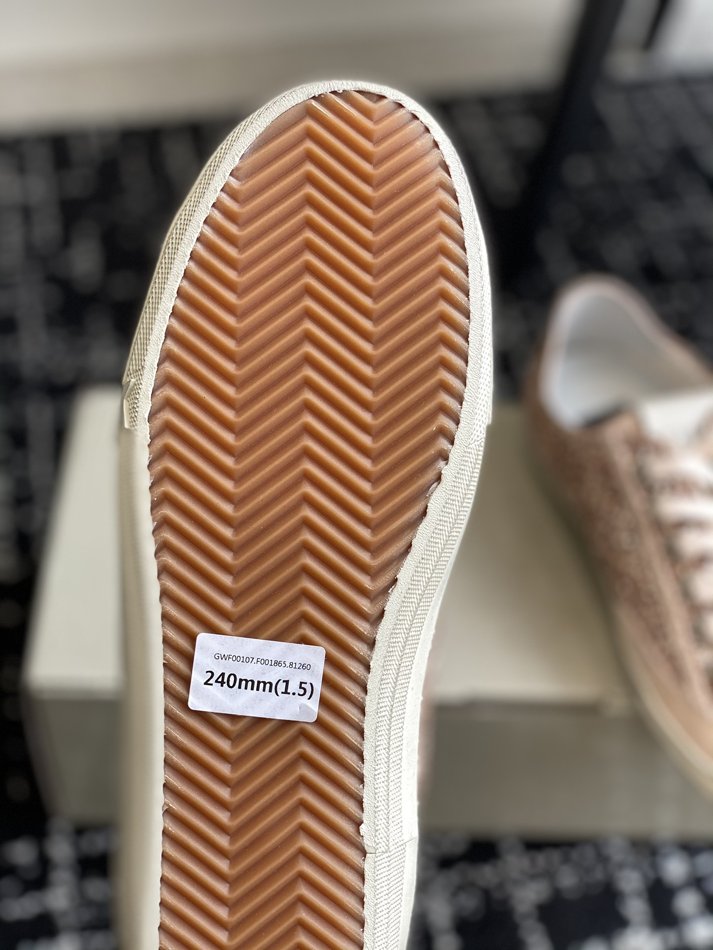 ua g01den G003e v-star sneaker
