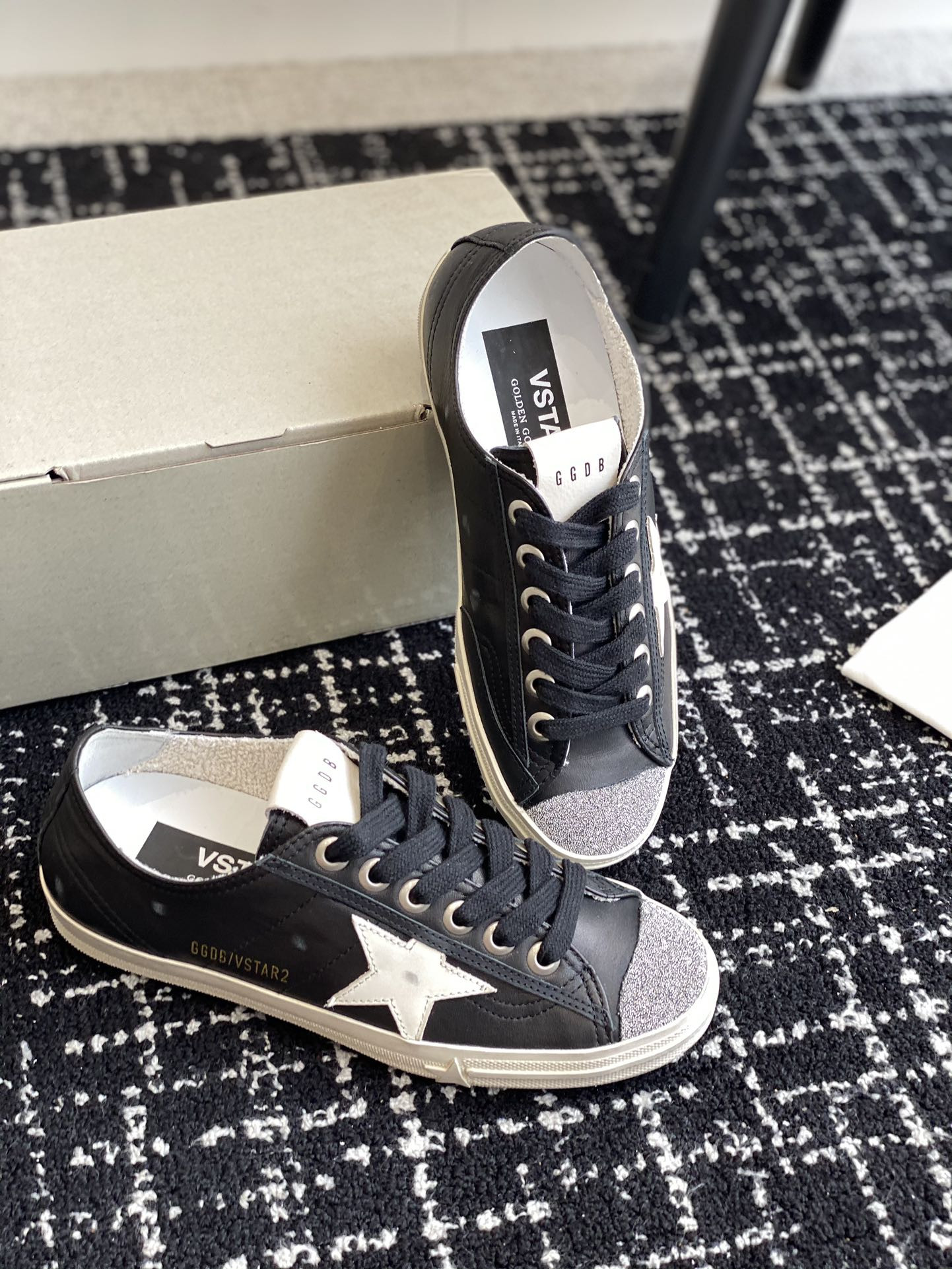 ua g01den G003e v-star sneaker