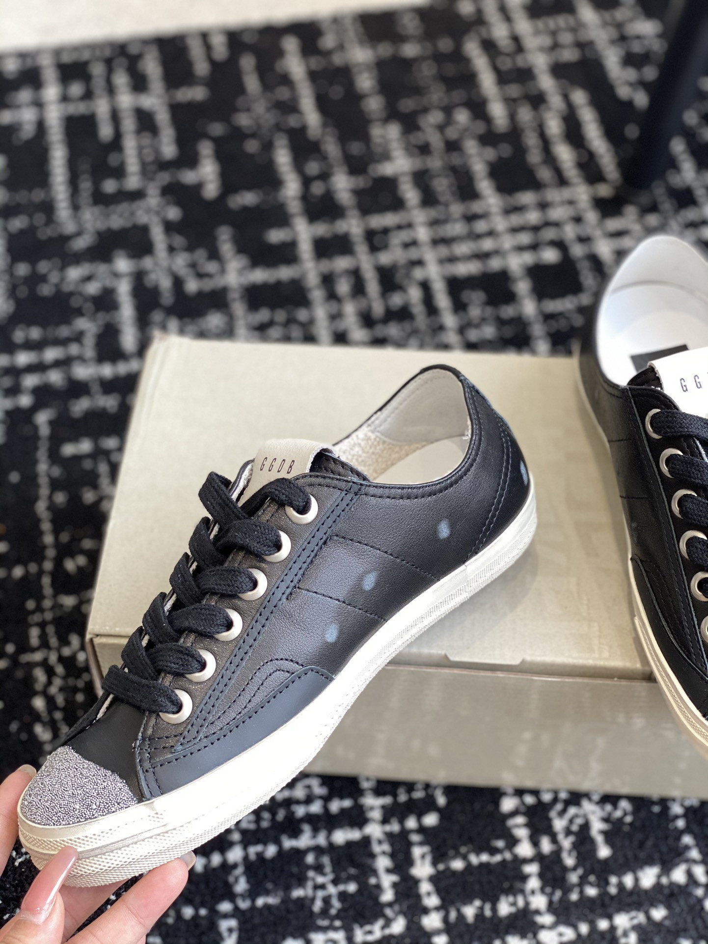 ua g01den G003e v-star sneaker