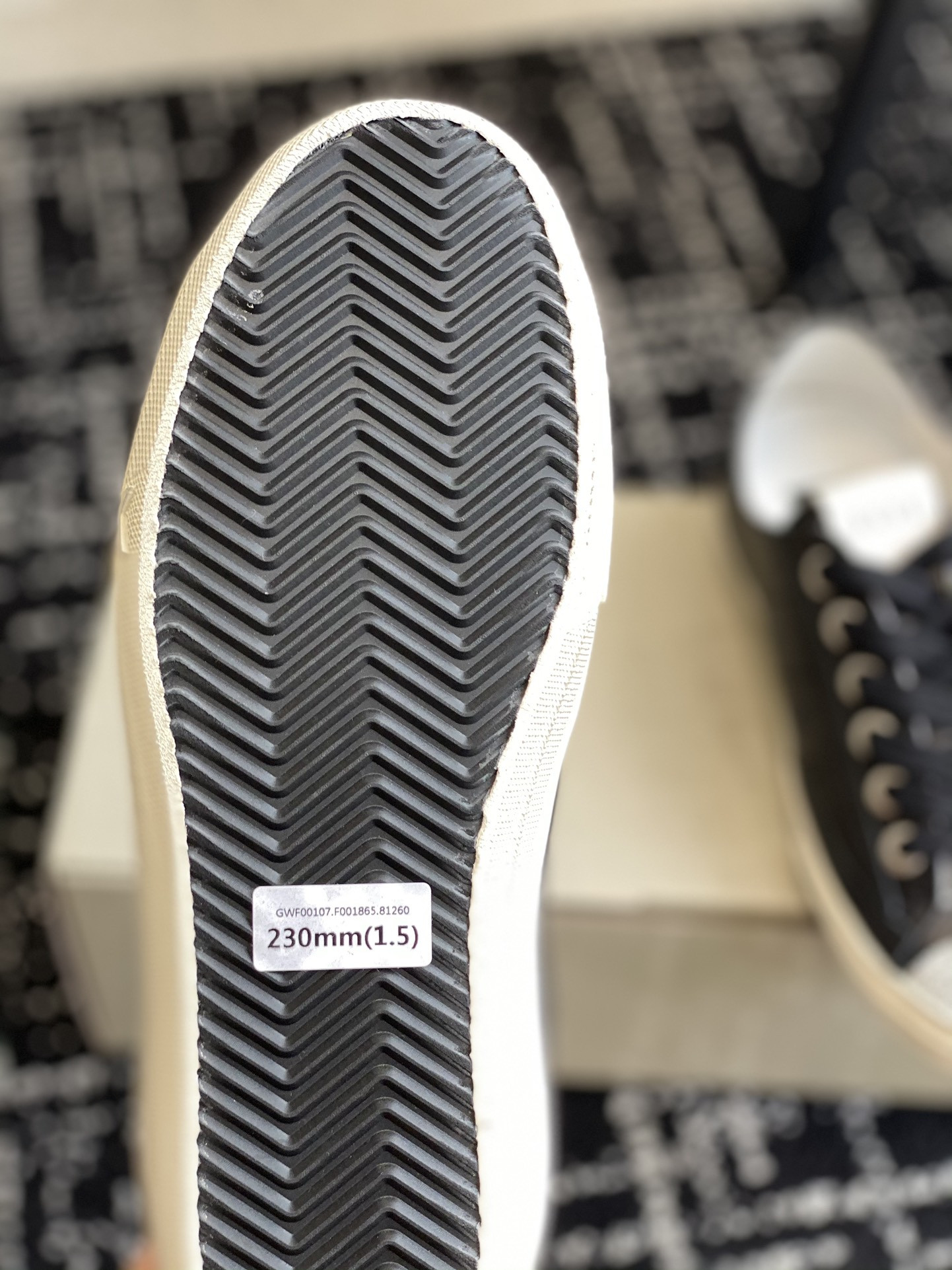 ua g01den G003e v-star sneaker