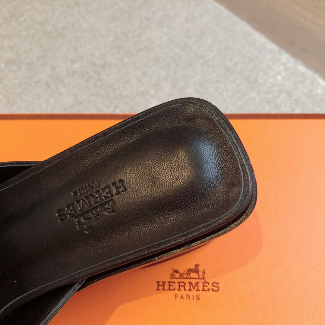 UA Hermès Isle sandal