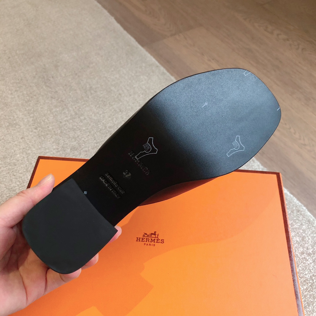 UA Hermès Isle sandal