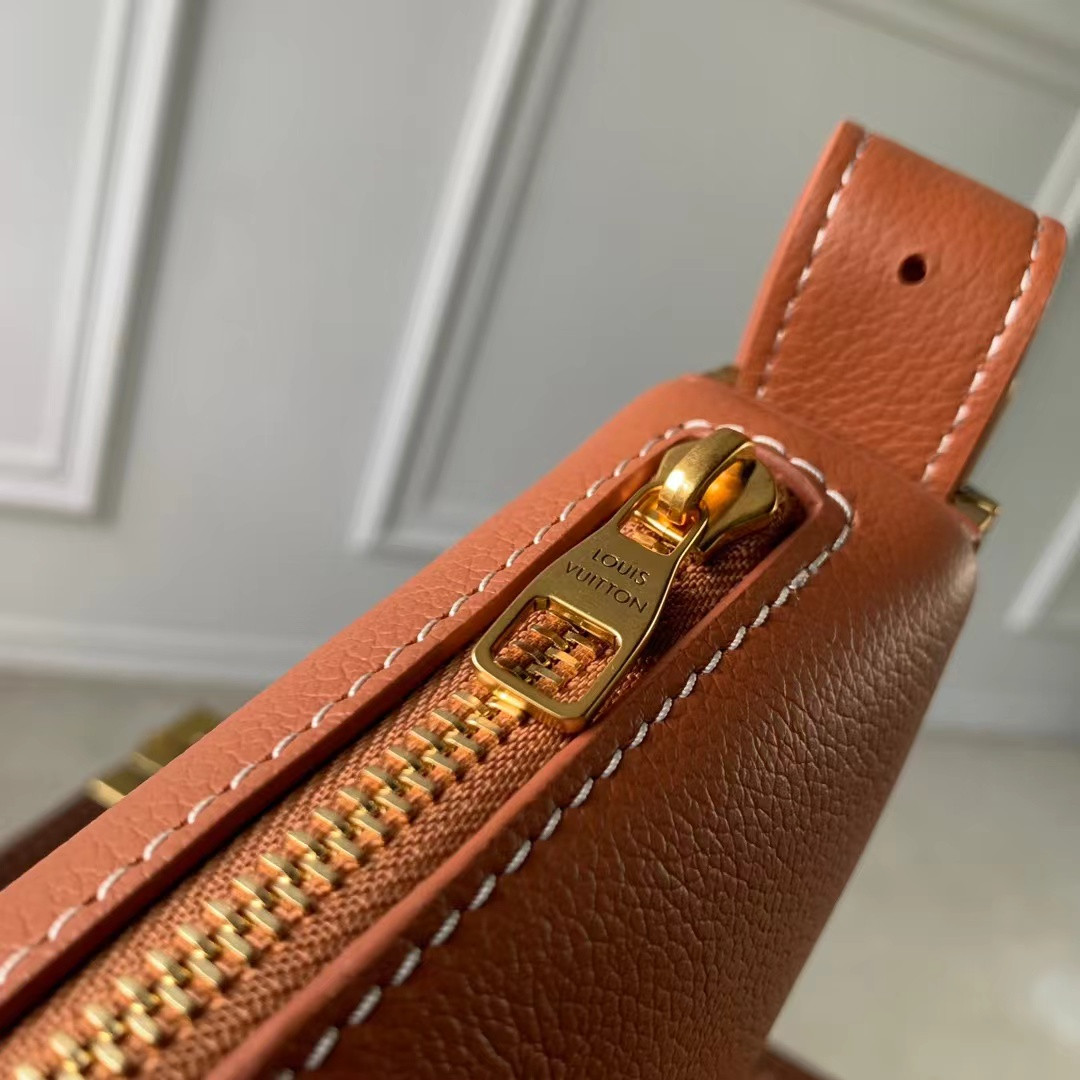 LV Low Key Bumbag M83546 28x13x5.5CM