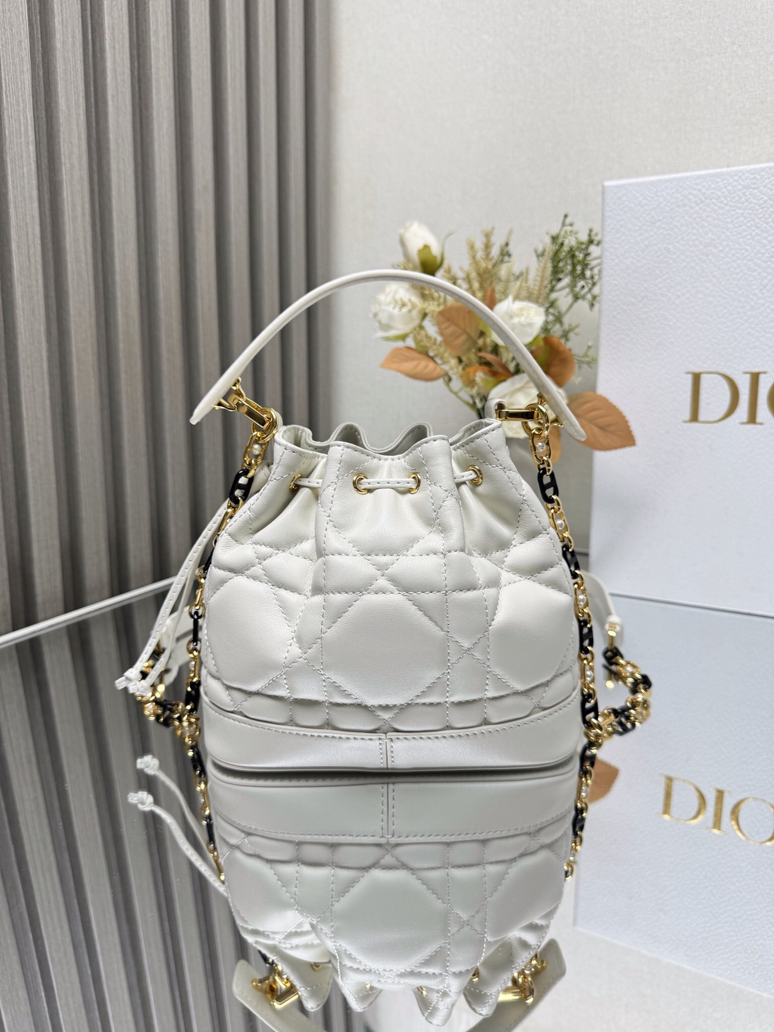 small D*or jolie bucket bag 17 x 16 x 10.5 cm