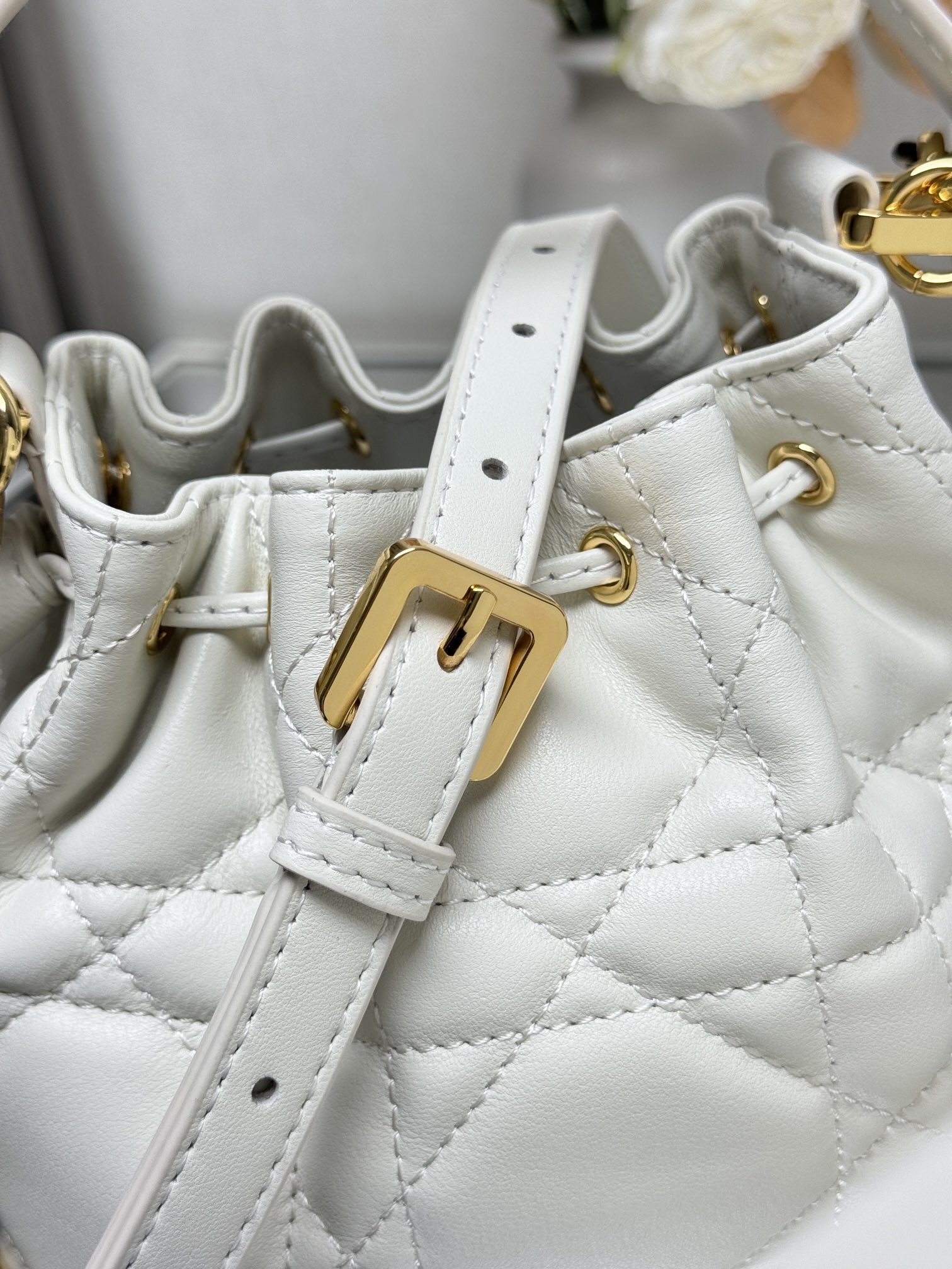 small D*or jolie bucket bag 17 x 16 x 10.5 cm