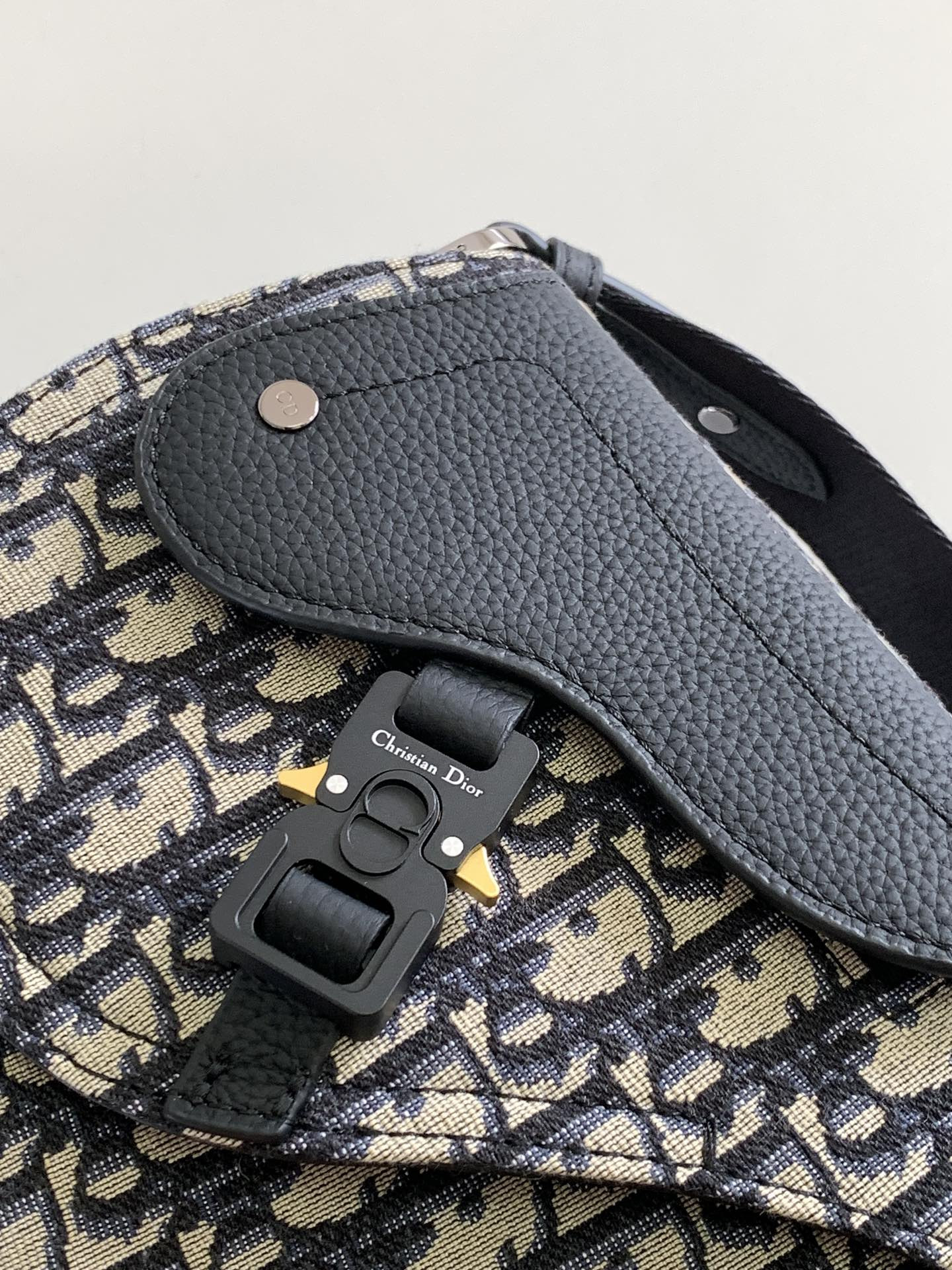 D*or saddle messenger bag 24 x 16.5 x 5.5 cm