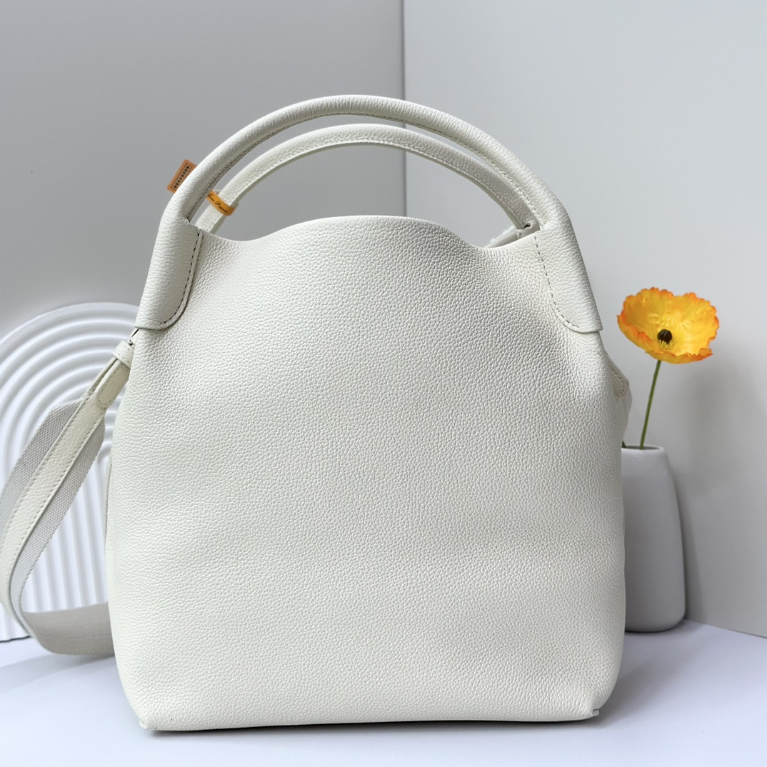 L**o p*ana large bale bag grained calfskin 24 x 20 x 27 cm