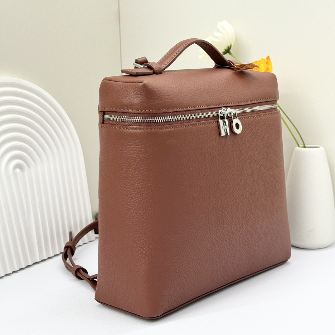 L**o p*ana extra pocket backpack l23.5 grained calfskin 23 x 21 x 8 cm