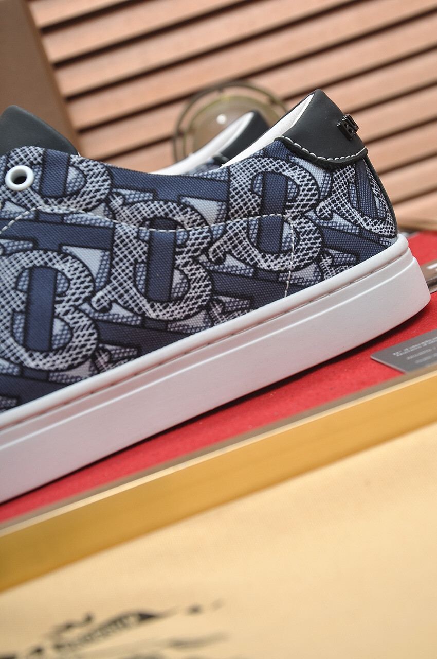 ua B**rry sneakers