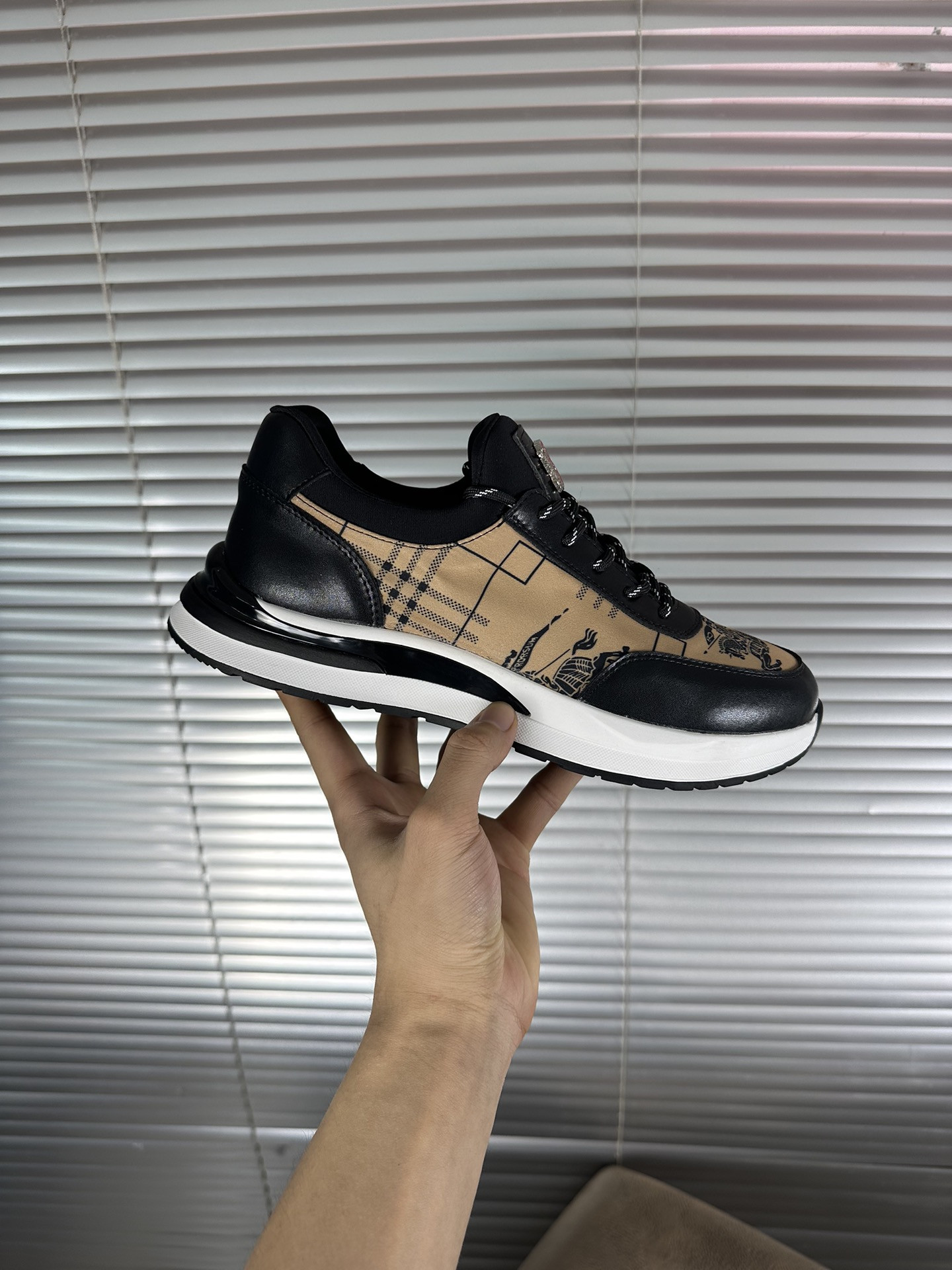 ua B**rry sneakers