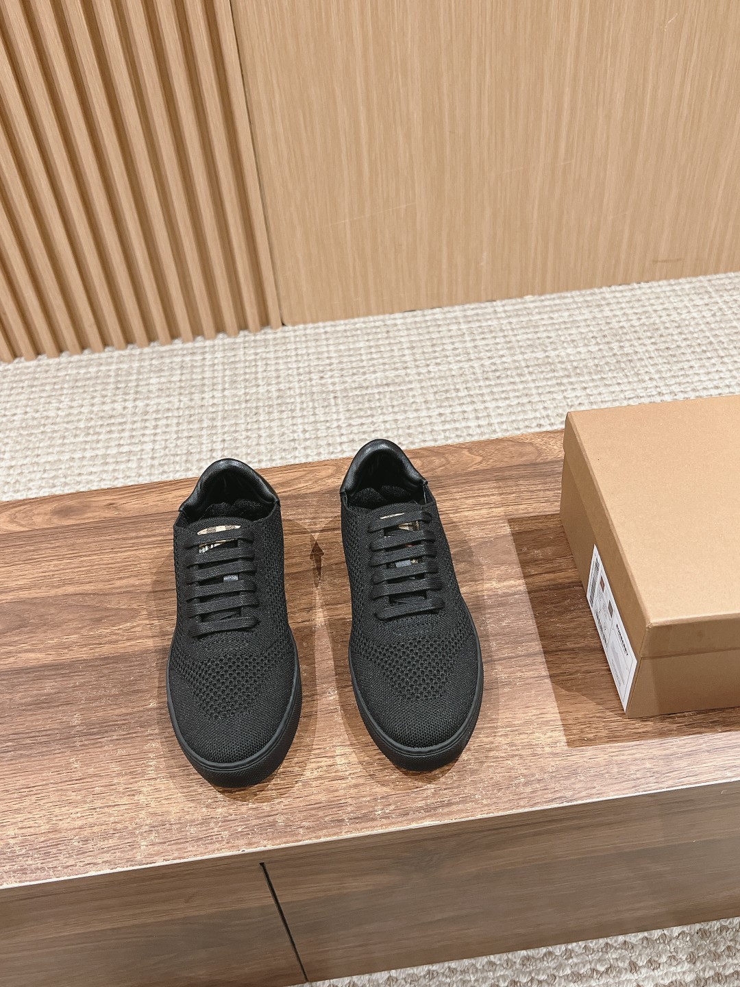 ua B**rry sneakers