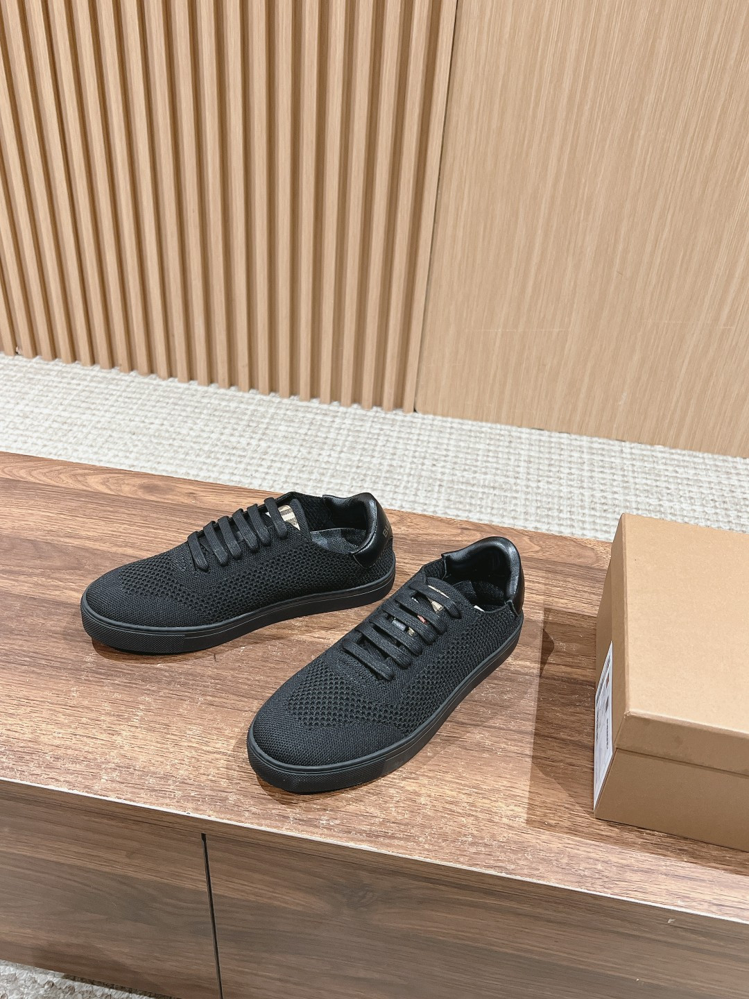 ua B**rry sneakers