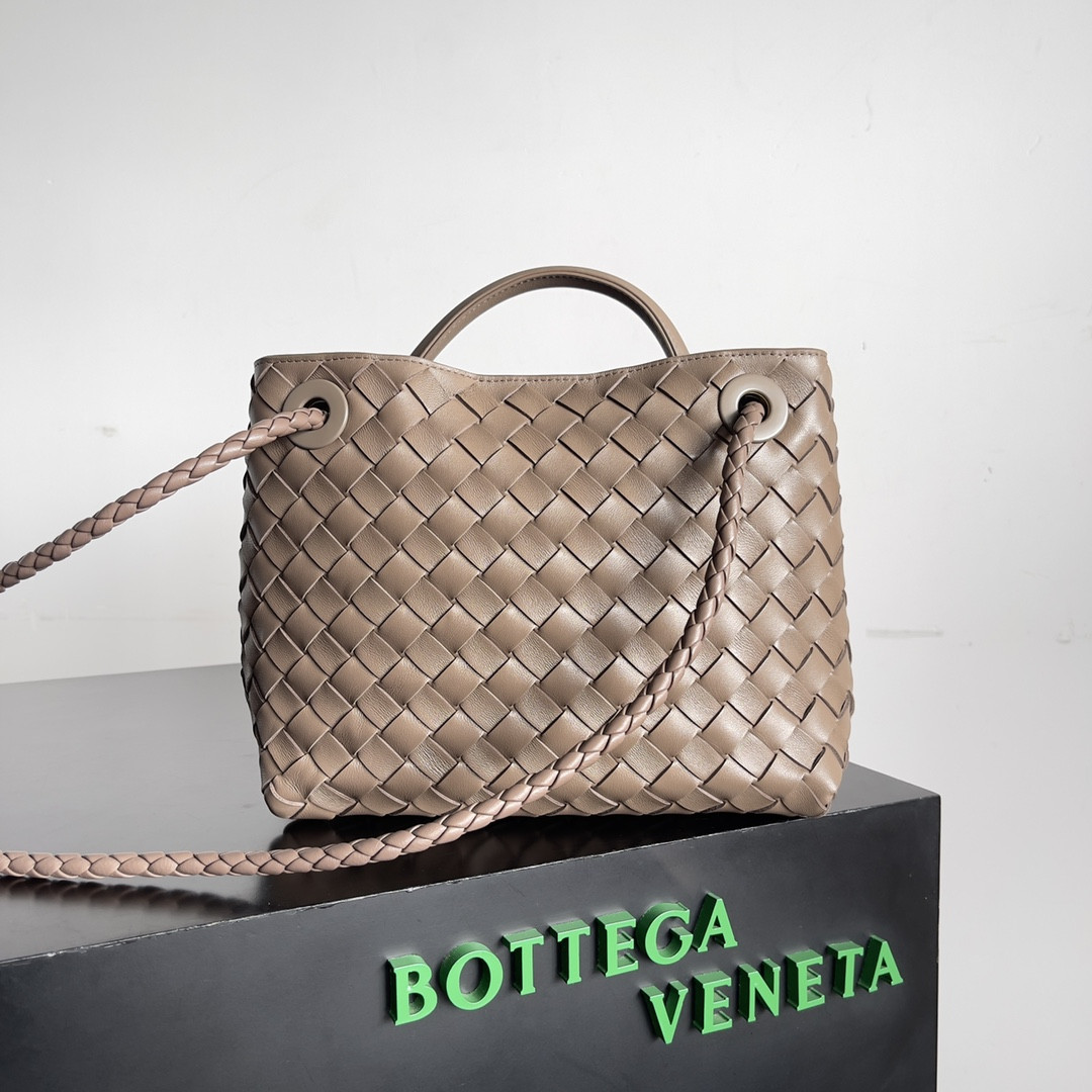 bo*te*ga Ve*ne*ta small andiamo 25x22x10.5cm