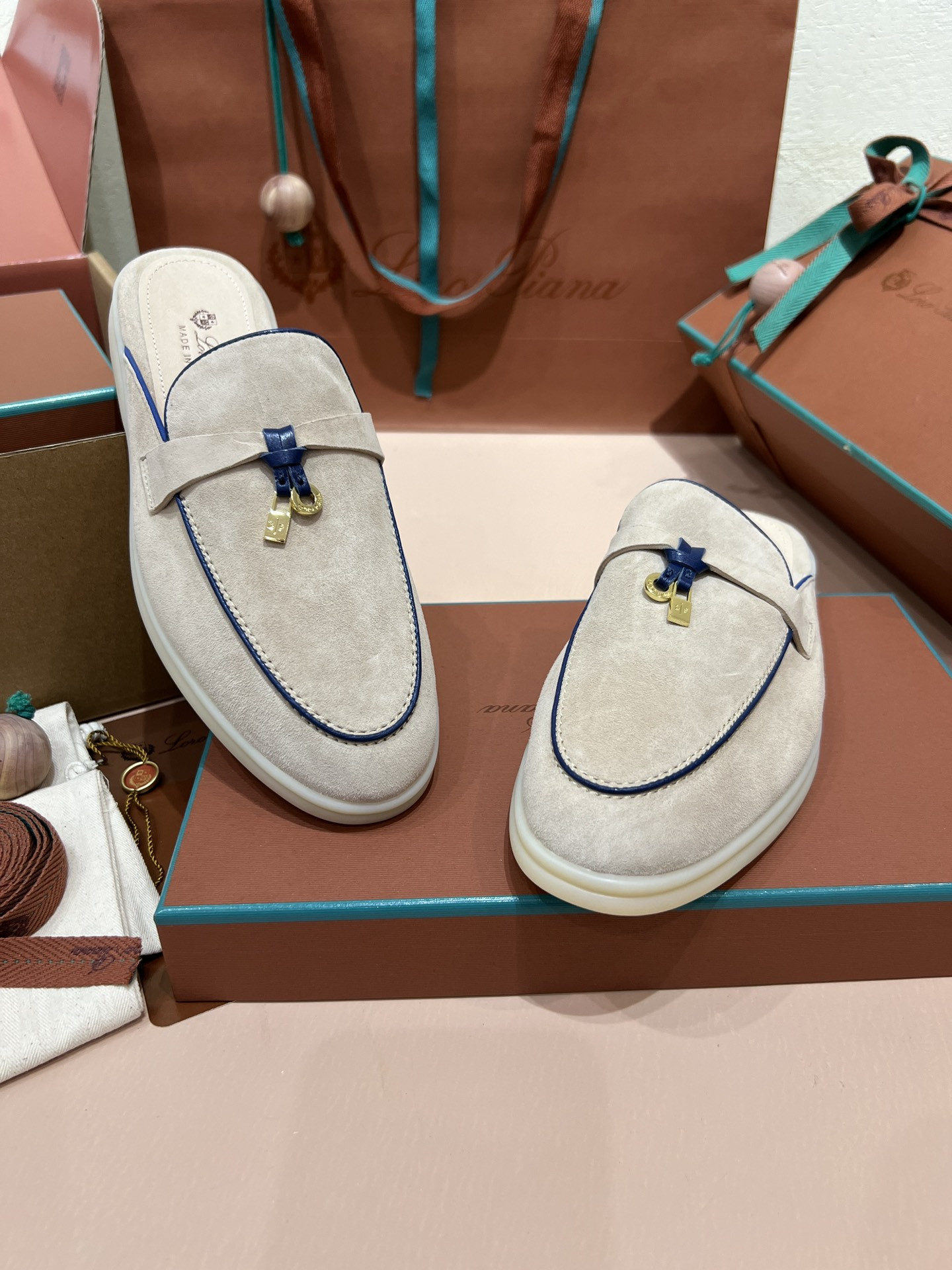 ua L**o p*ana babouche charms walk loafers