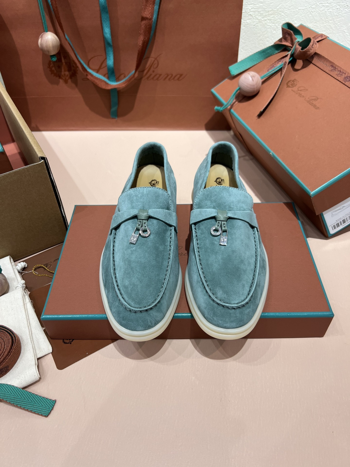 ua L**o p*ana summer charms walk loafers