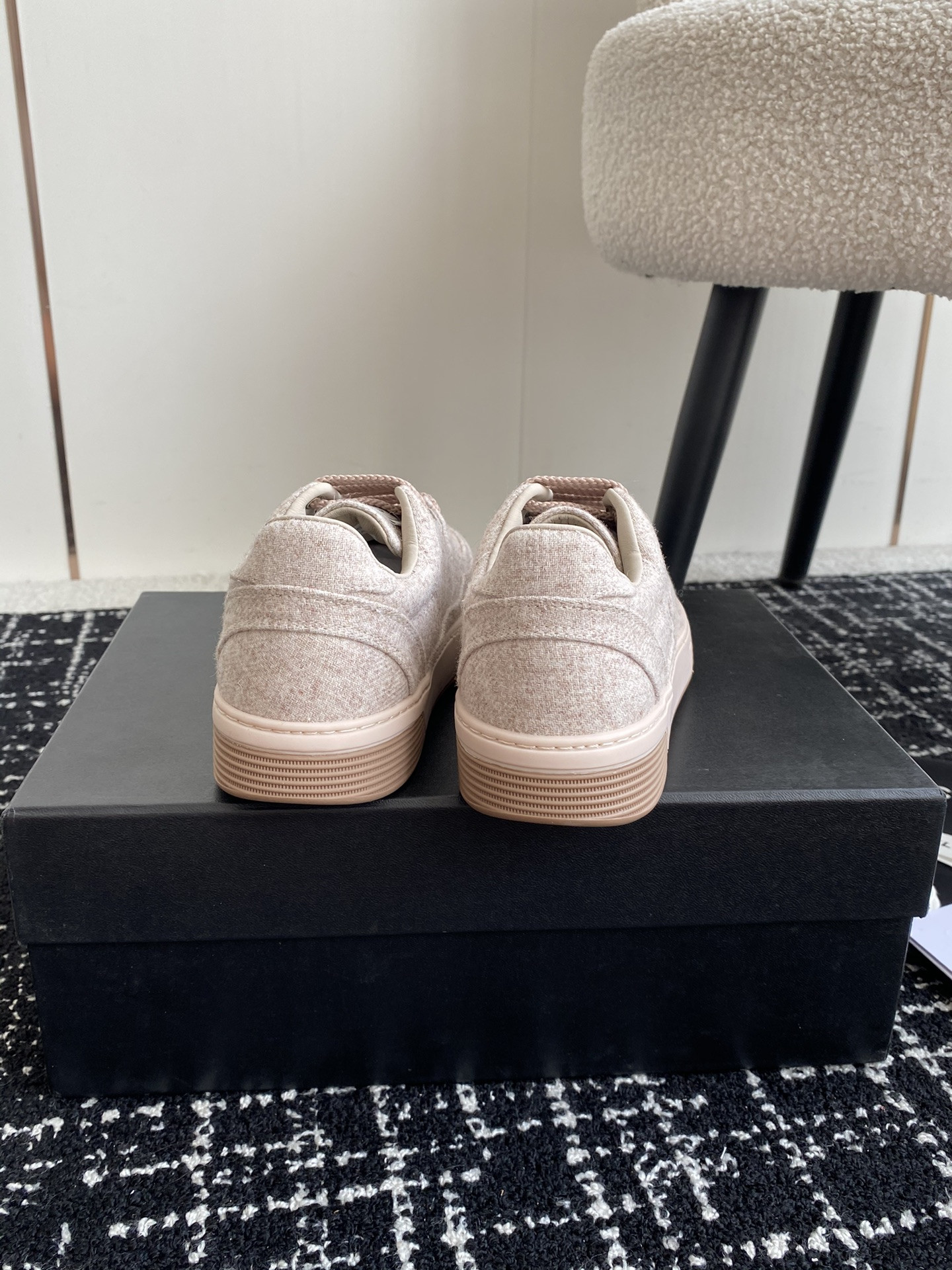 ua Ch*el sneaker