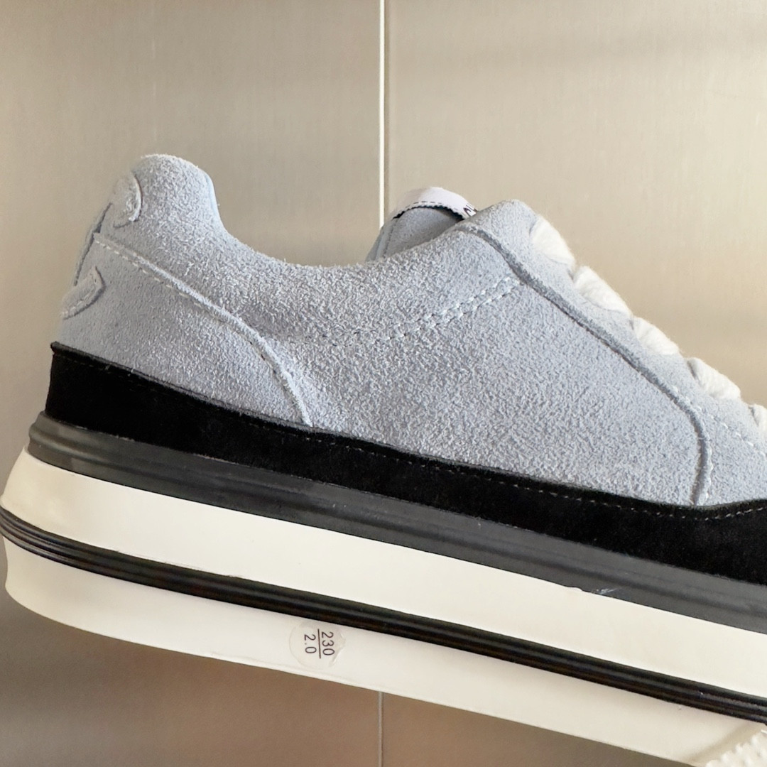 ua Ch*el sneaker