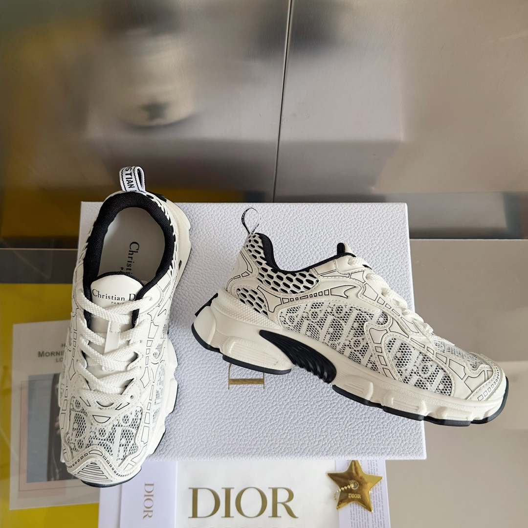ua D*or vibe sneaker