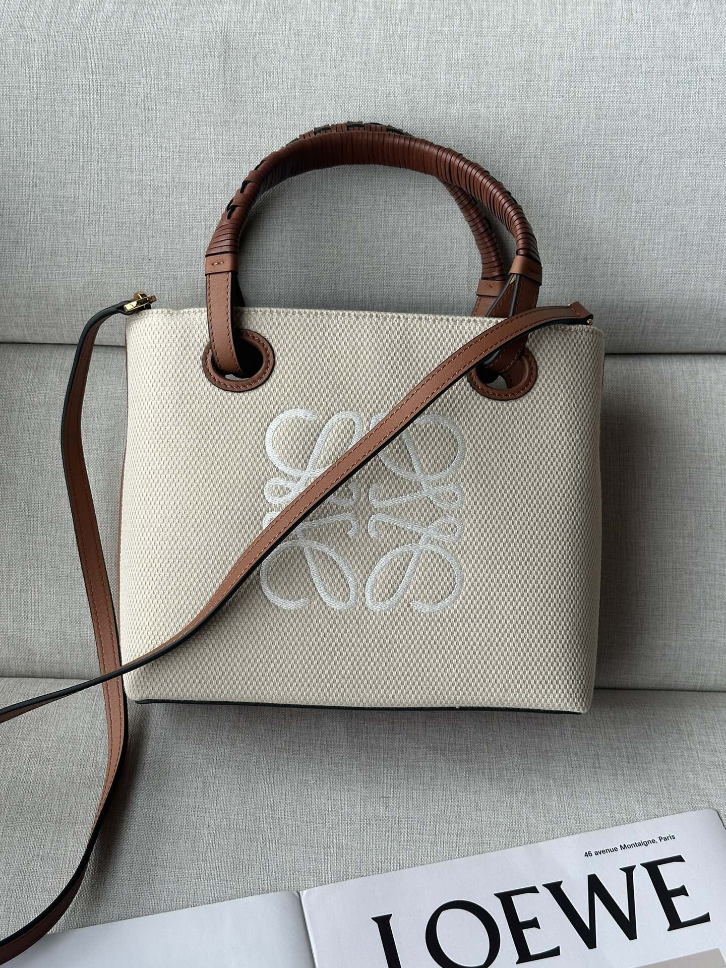 L0ew* anagram tote 22x9x19.5cm (no charm)