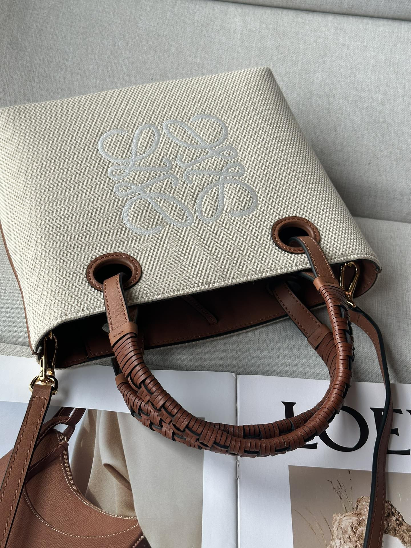 L0ew* anagram tote 22x9x19.5cm (no charm)