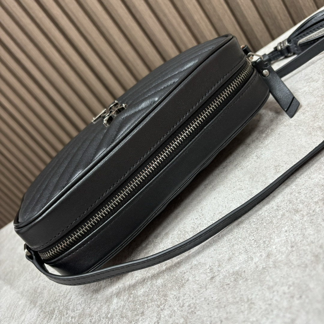 Y*L lou camera bag in quilted leather 23x16x6cm