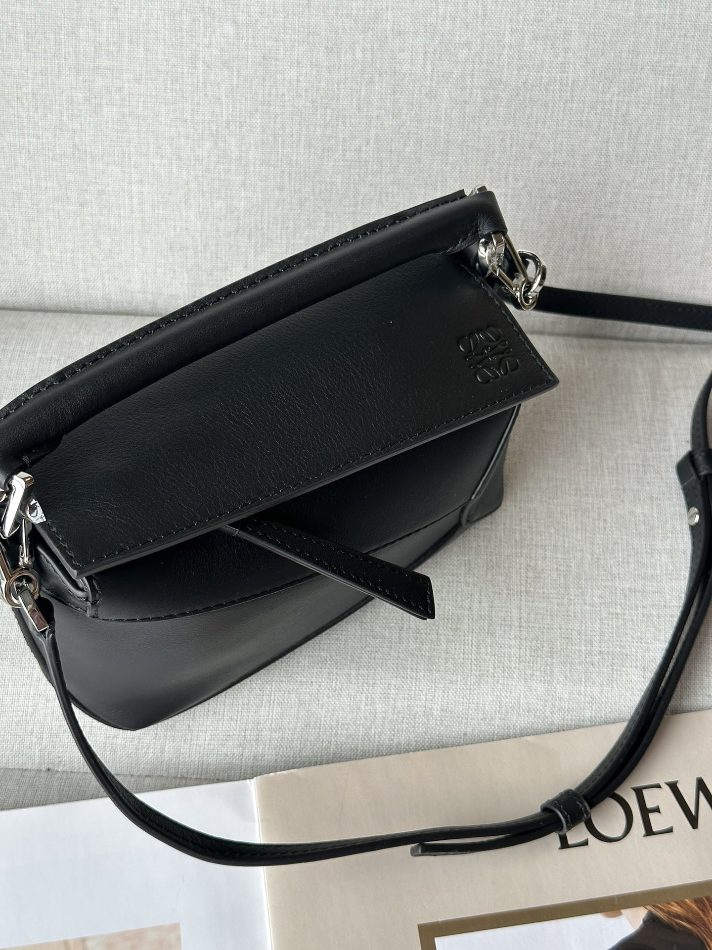 L0ew* small puzzle bag in classic calfskin 24x10.5x16.5cm