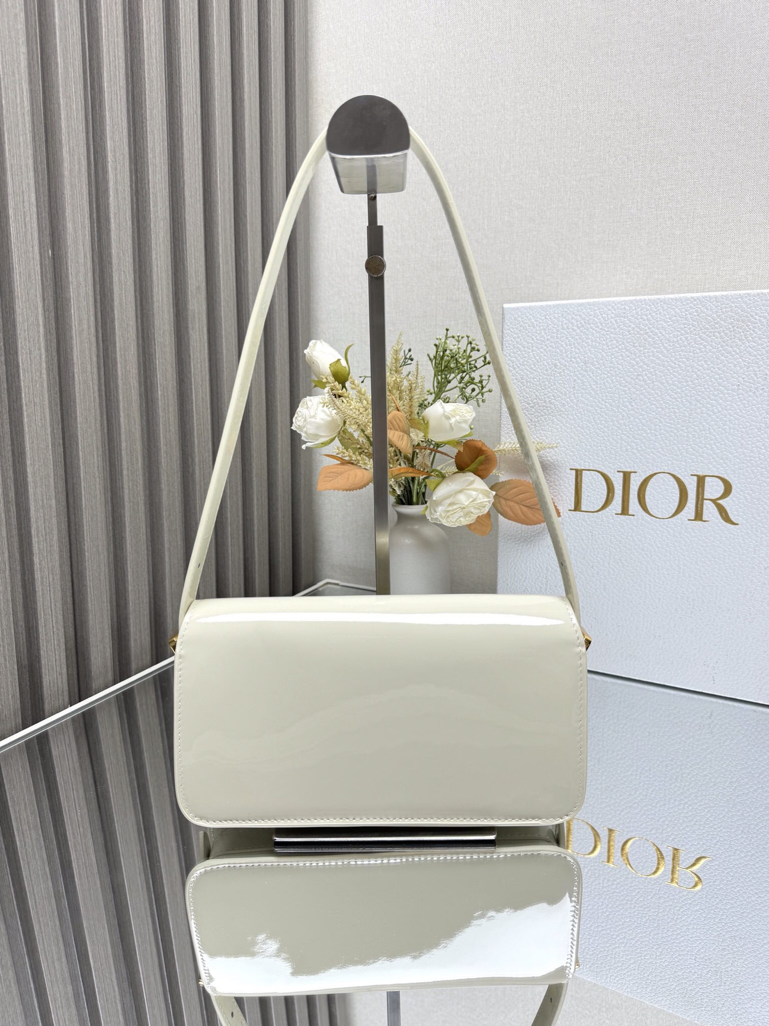 D*or miss D*or flap bag 22 x 11 x 6 cm(patent calfskin)