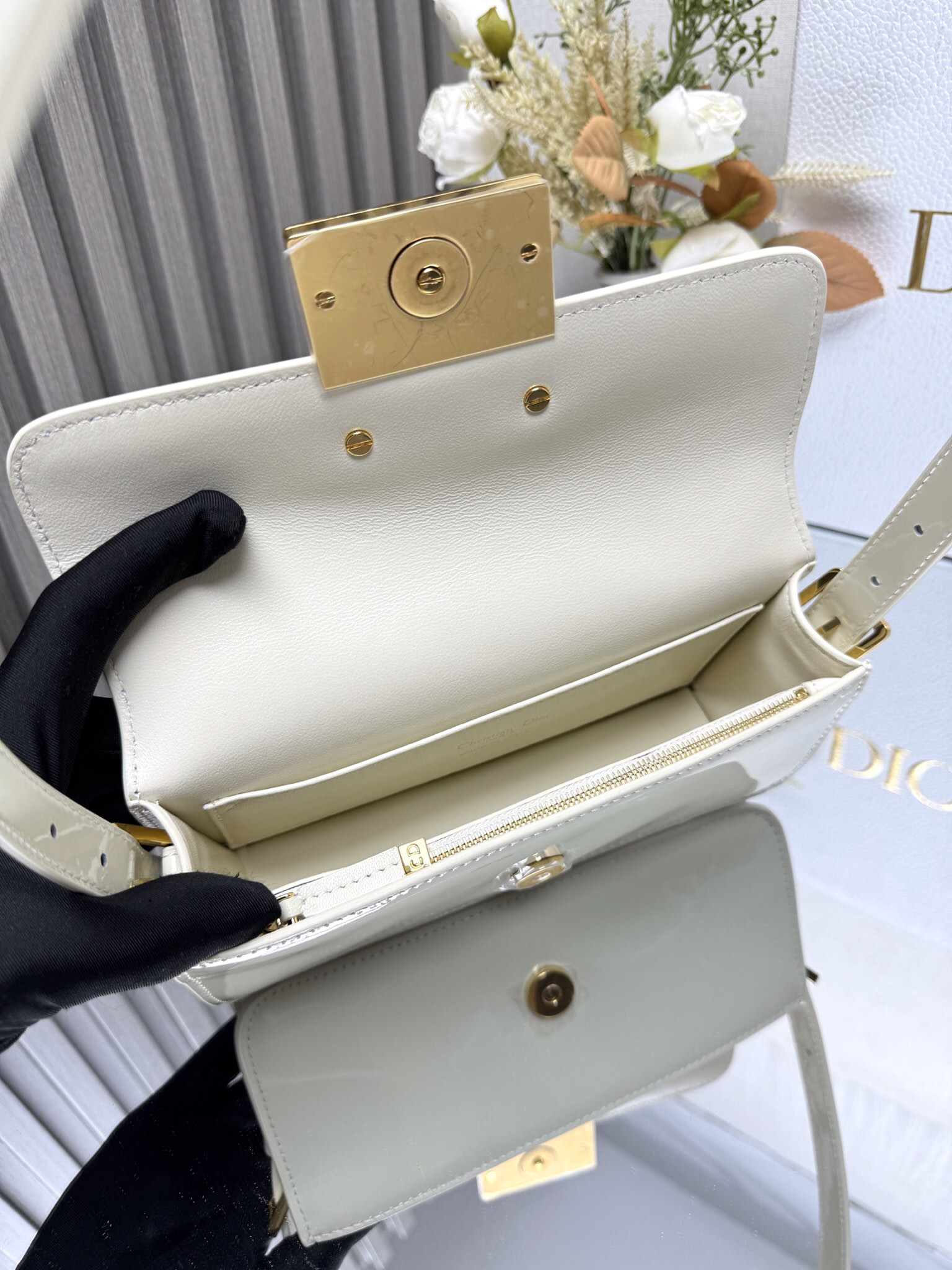 D*or miss D*or flap bag 22 x 11 x 6 cm(patent calfskin)
