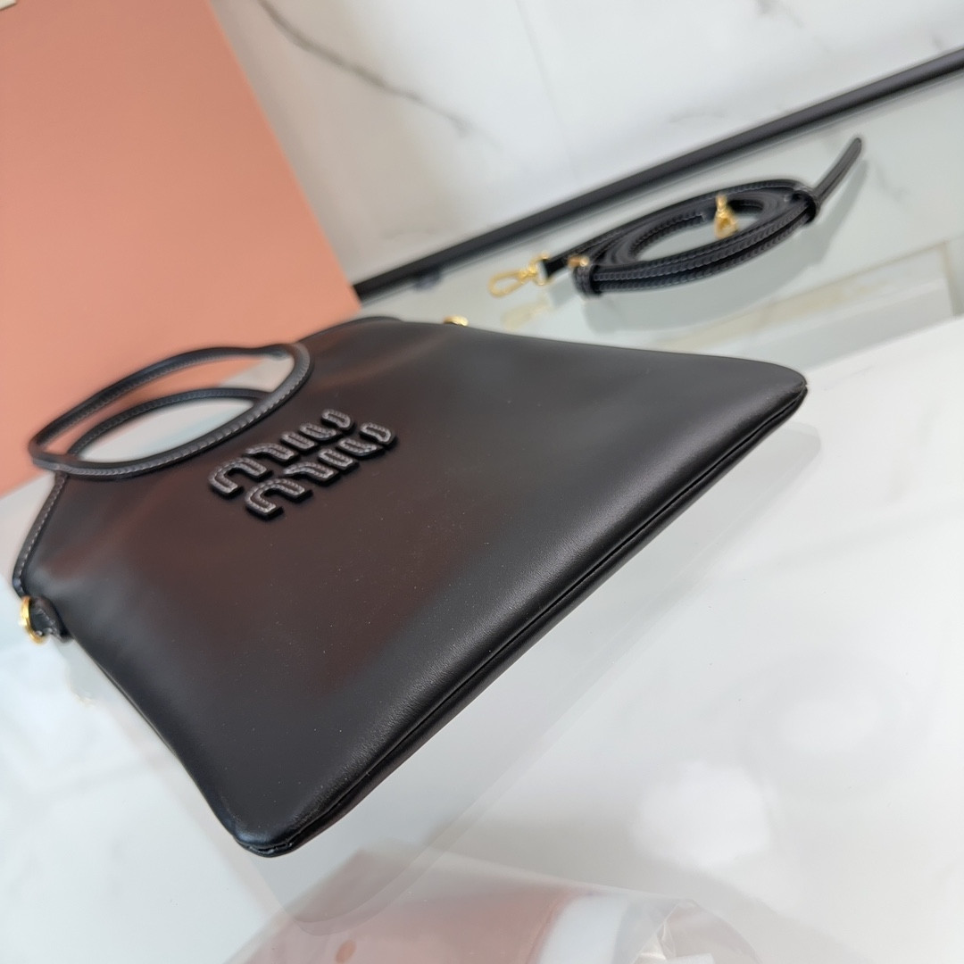 M1v M1v ivy leather handbag 20x 24 cm