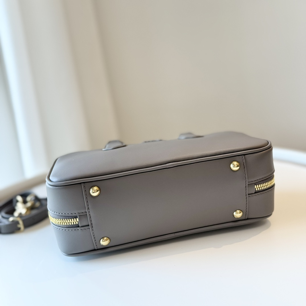 M1v M1v arcadie leather bag 12x27x9cm