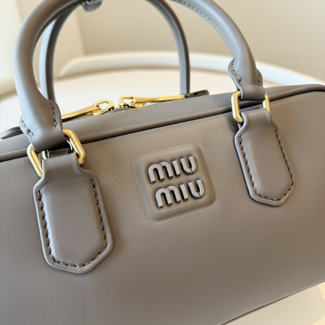 M1v M1v arcadie leather bag 12x27x9cm