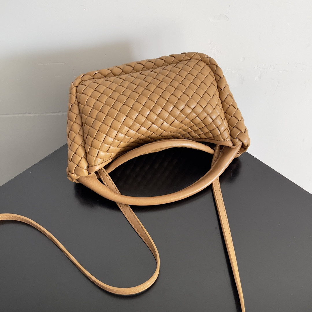 bo*te*ga Ve*ne*ta small cobble top handle 11x23x8cm