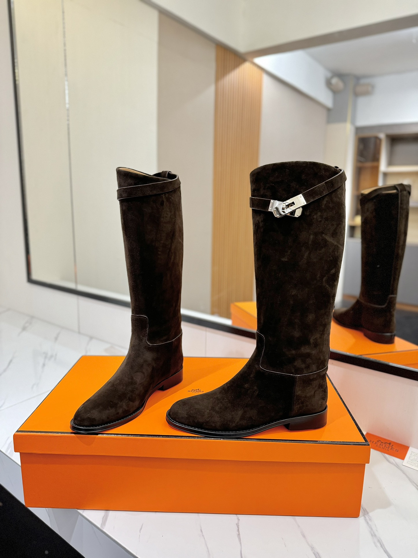 ua H**me5 jumping boots