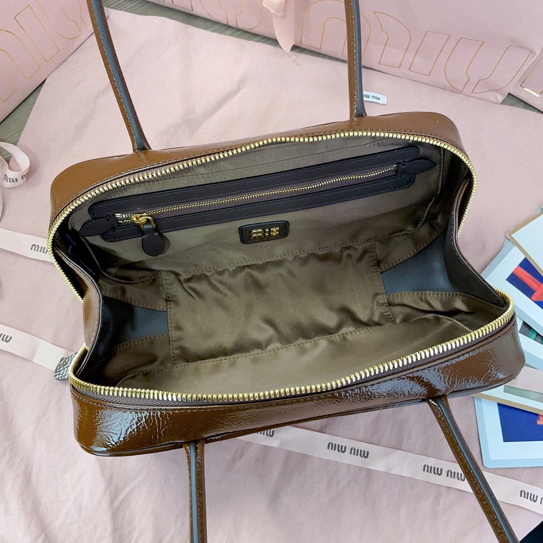 M1v M1v beau naplak patent leather bag 12x27x8cm