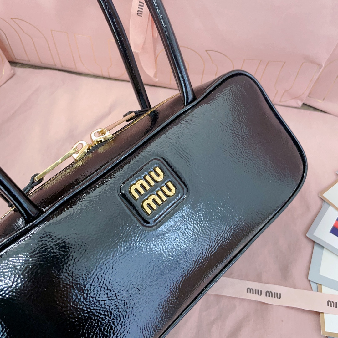 M1v M1v beau naplak patent leather bag 12x27x8cm