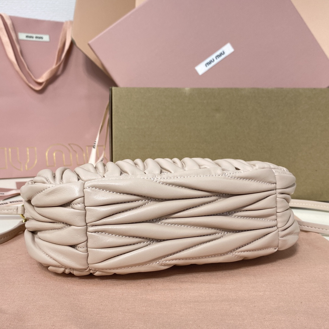 M1v M1v wander matelassé nappa leather hobo bag 17x20x6cm