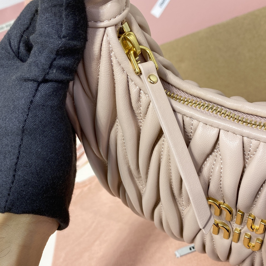 M1v M1v wander matelassé nappa leather hobo bag 17x20x6cm