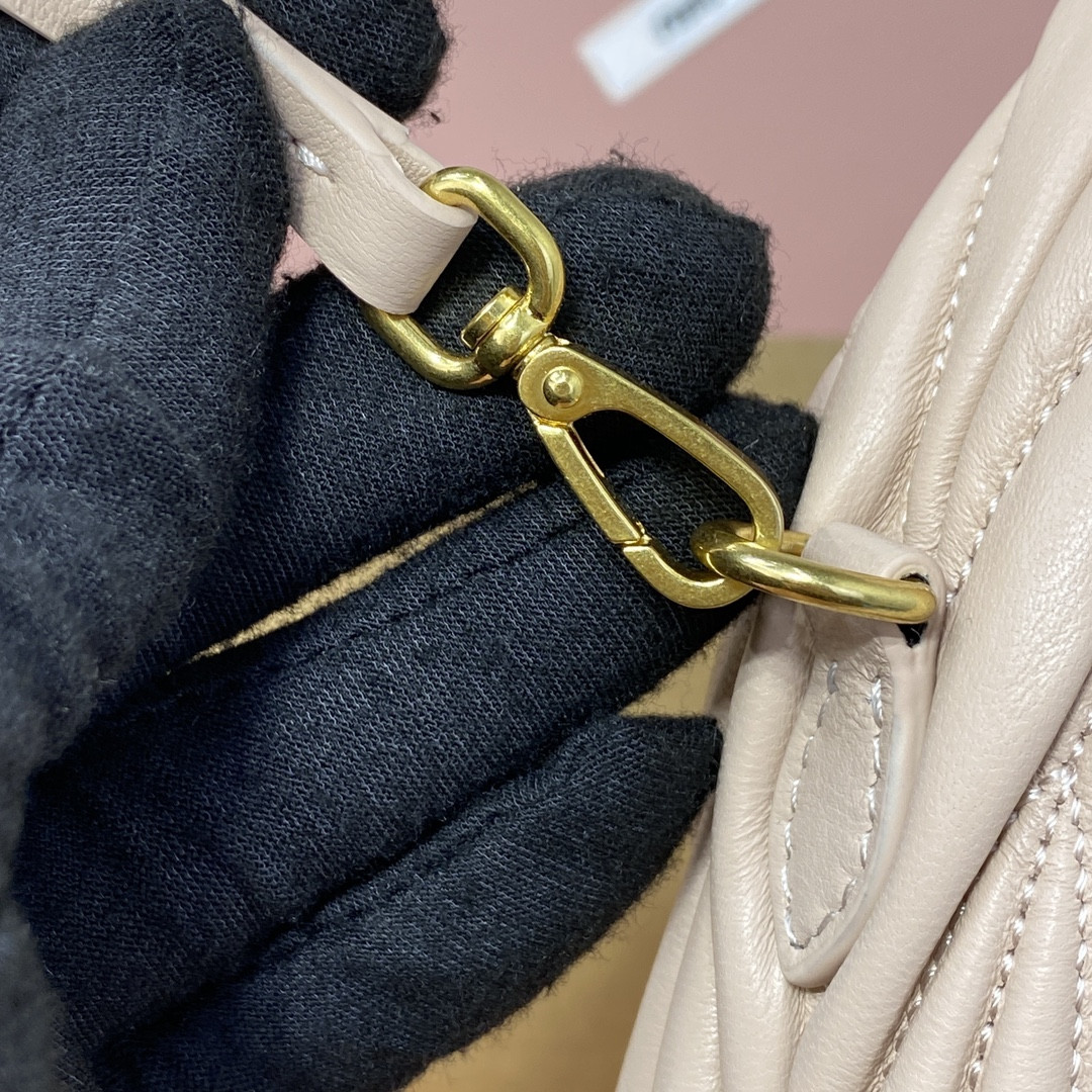 M1v M1v wander matelassé nappa leather hobo bag 17x20x6cm