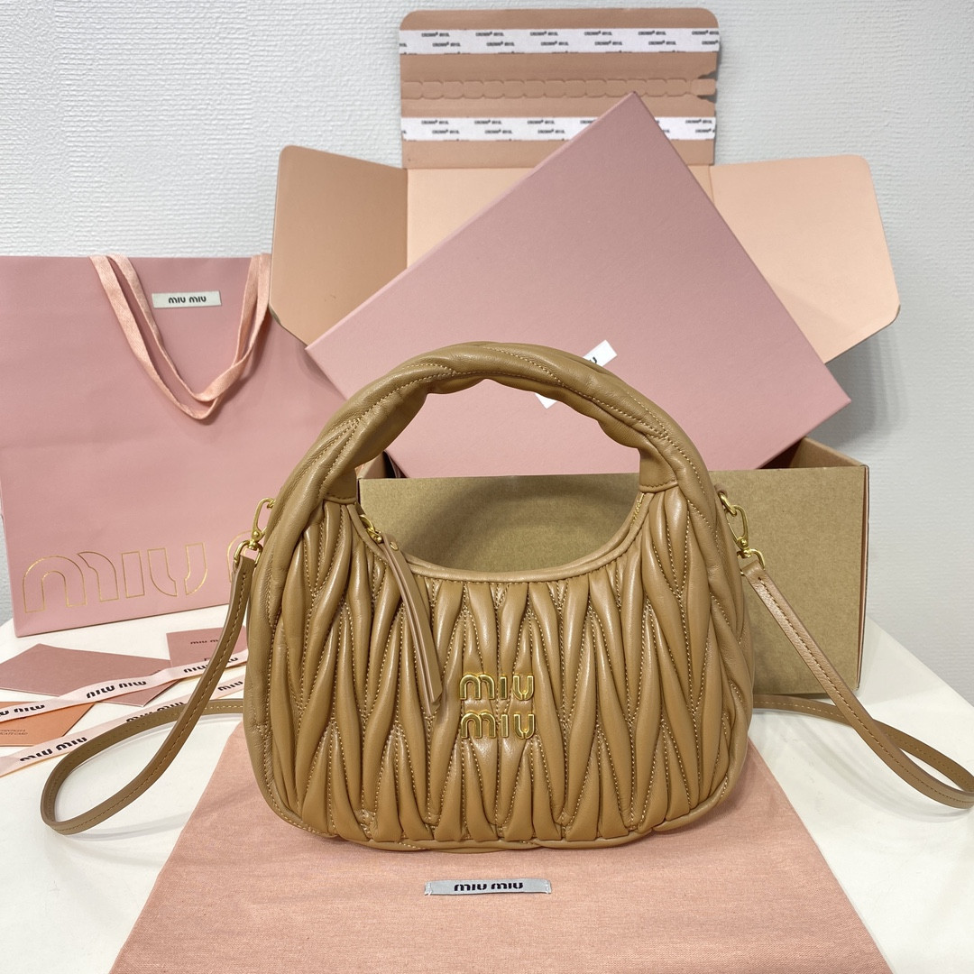 M1v M1v wander matelassé nappa leather hobo bag 17x20x6cm