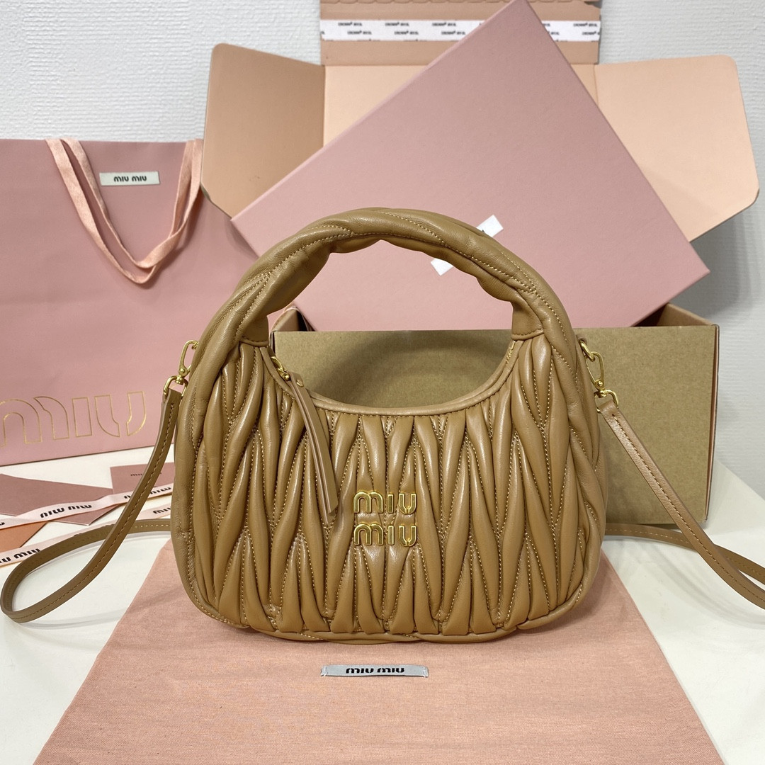 M1v M1v wander matelassé nappa leather hobo bag 17x20x6cm
