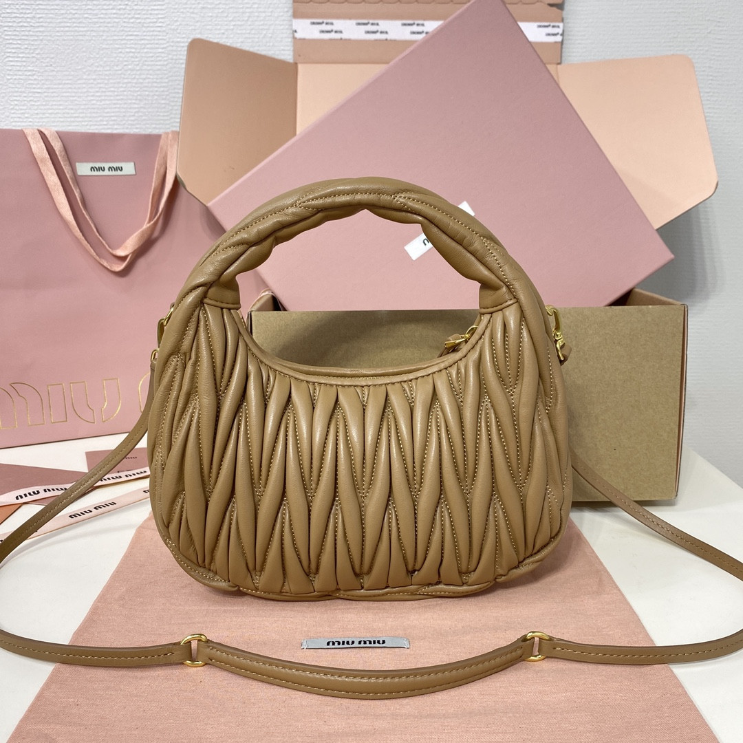 M1v M1v wander matelassé nappa leather hobo bag 17x20x6cm