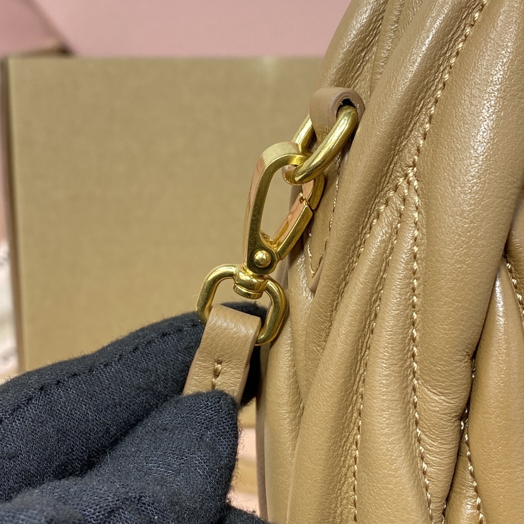 M1v M1v wander matelassé nappa leather hobo bag 17x20x6cm