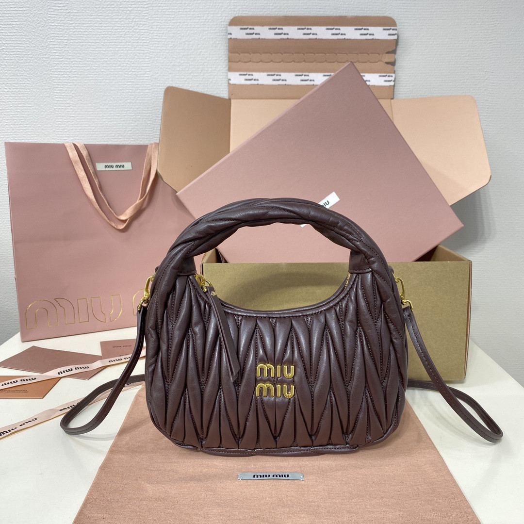 M1v M1v wander matelassé nappa leather hobo bag 17x20x6cm