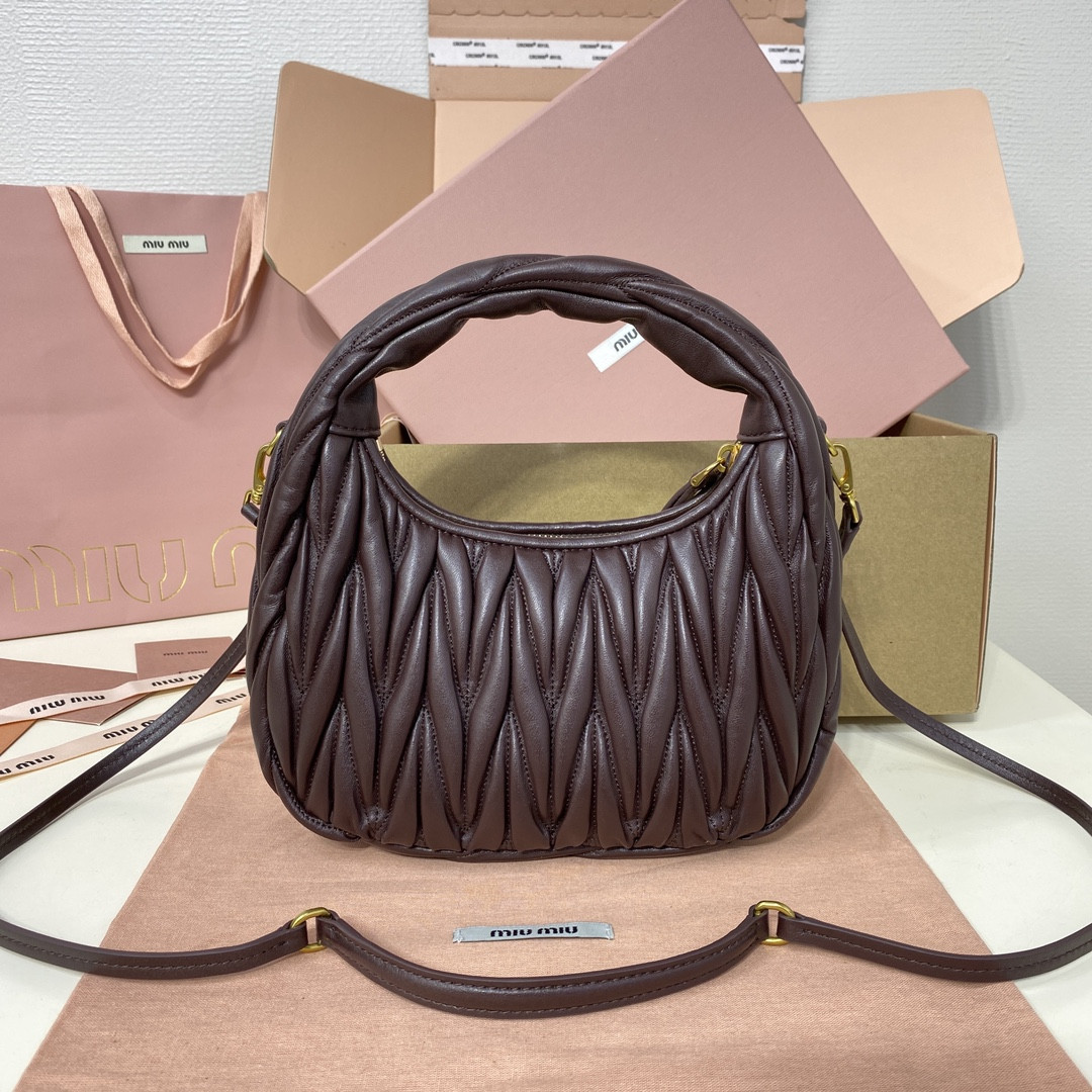 M1v M1v wander matelassé nappa leather hobo bag 17x20x6cm