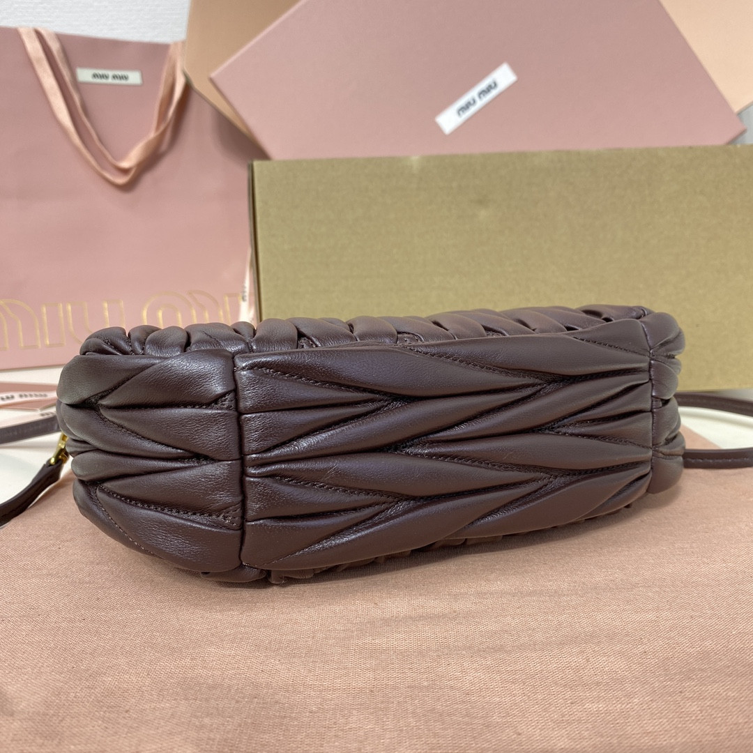 M1v M1v wander matelassé nappa leather hobo bag 17x20x6cm