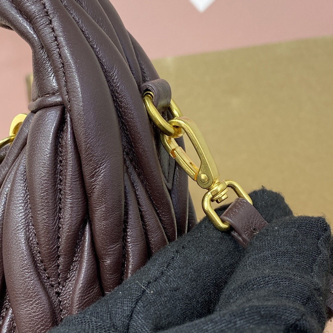 M1v M1v wander matelassé nappa leather hobo bag 17x20x6cm