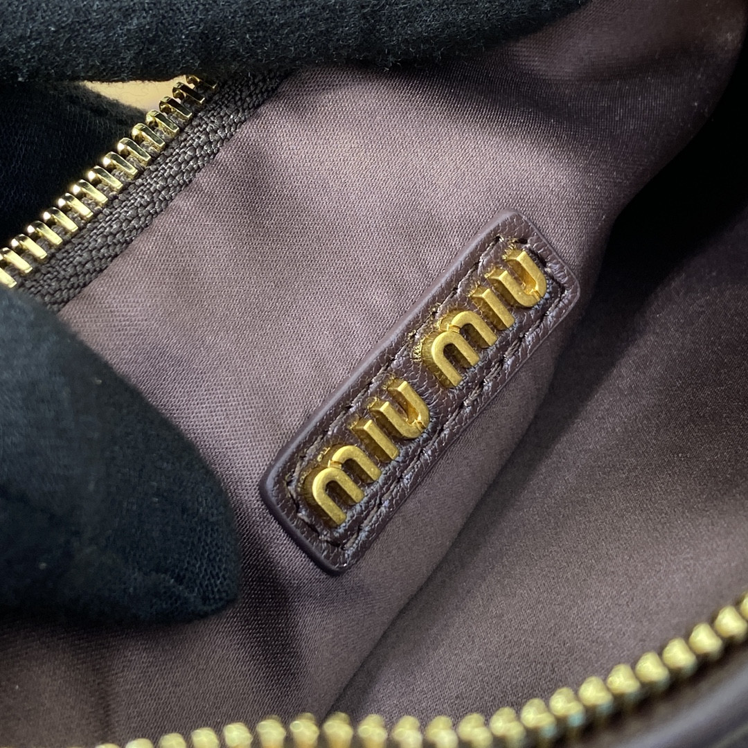 M1v M1v wander matelassé nappa leather hobo bag 17x20x6cm