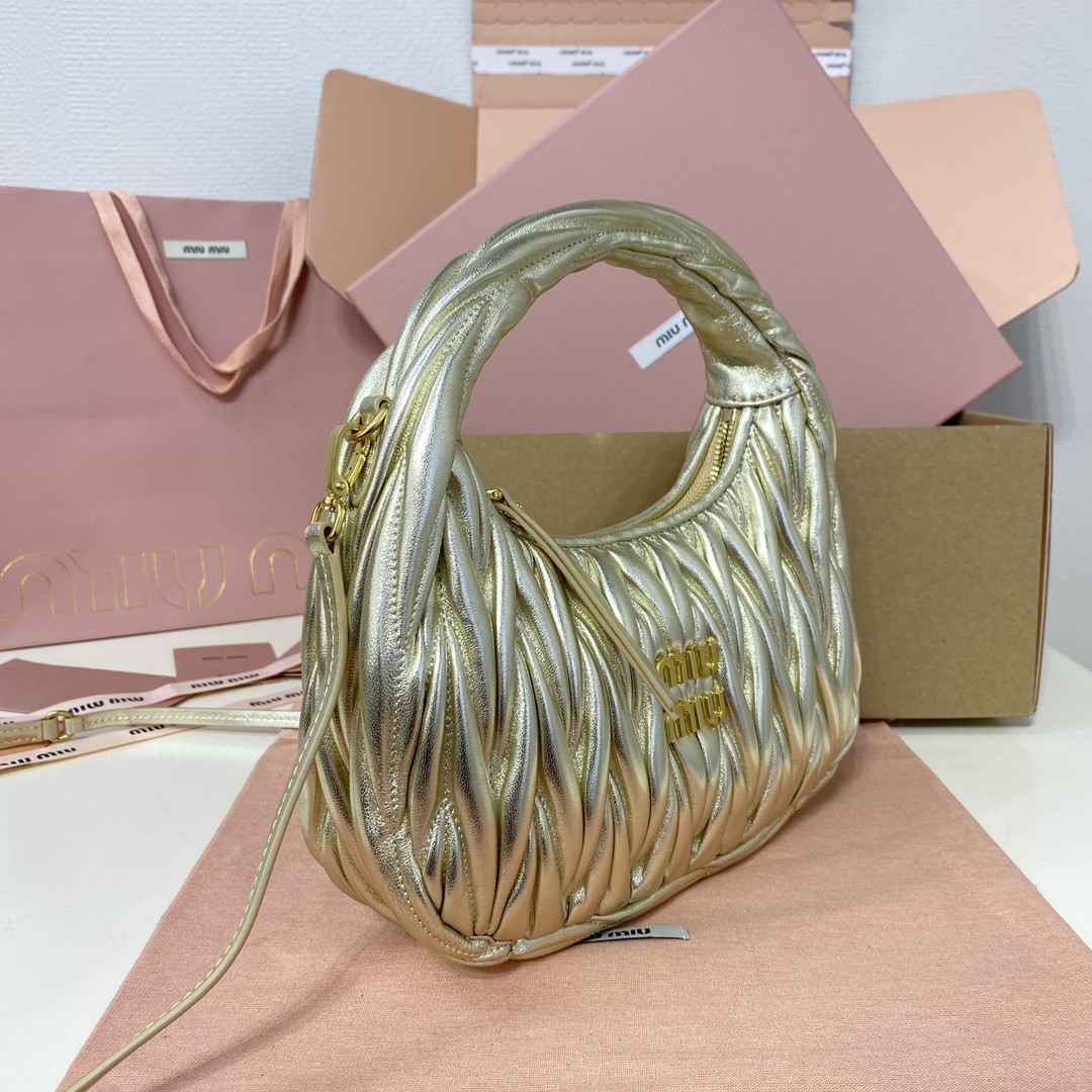 M1v M1v wander matelassé nappa leather hobo bag 17x20x6cm