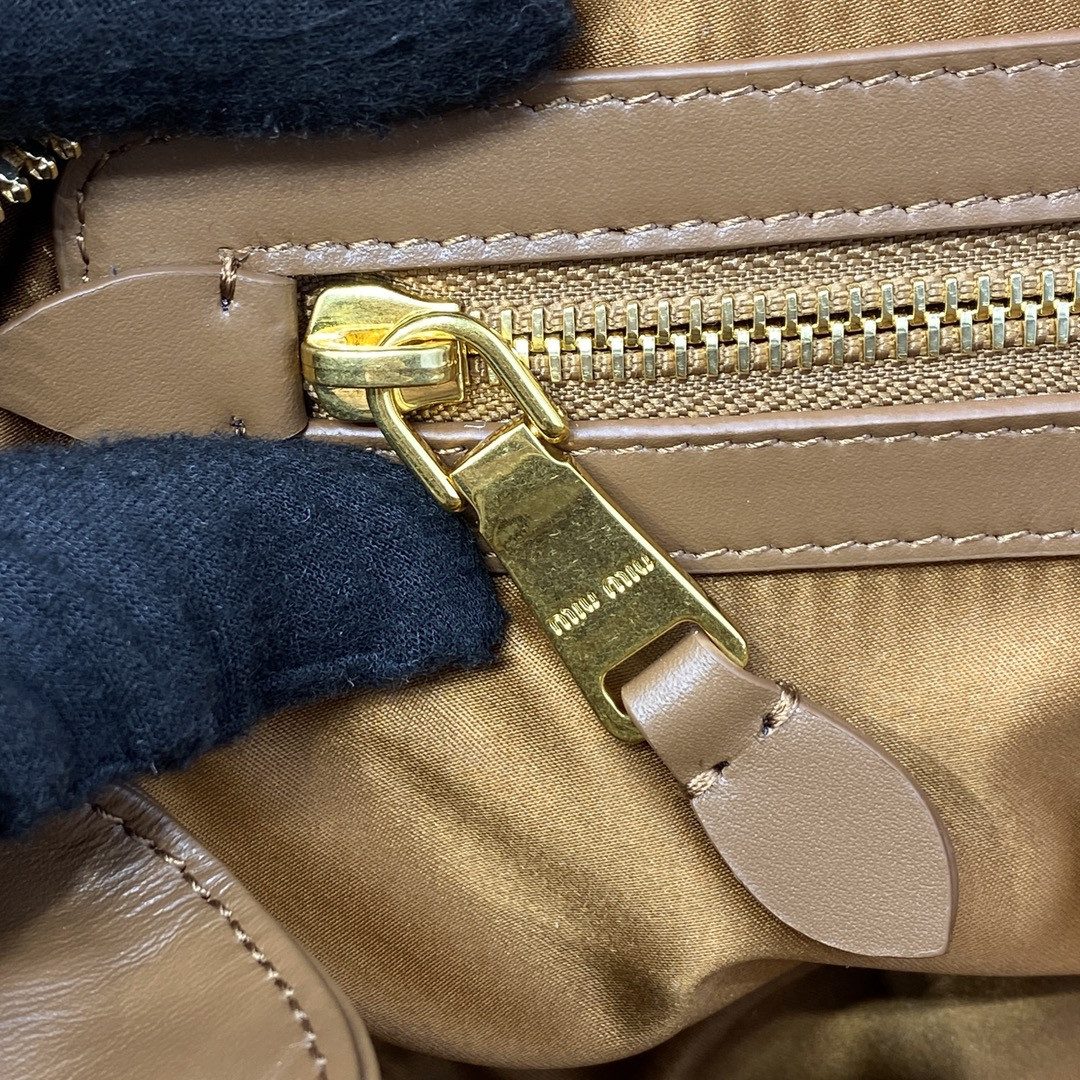 M1v M1v beau naplak leather bag 29x17x9cm